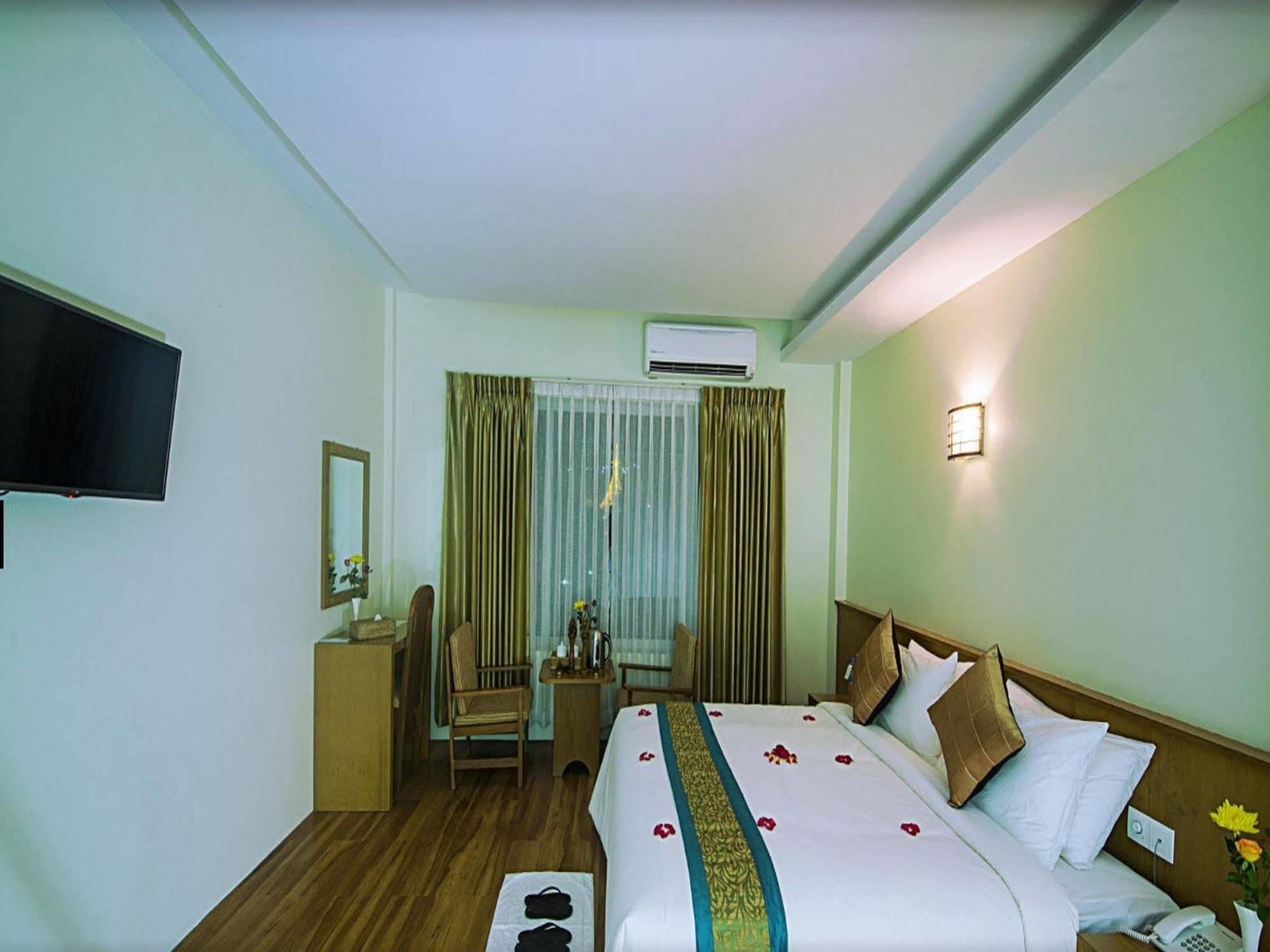 מאולמיין Ngwe Moe Hotel מראה חיצוני תמונה