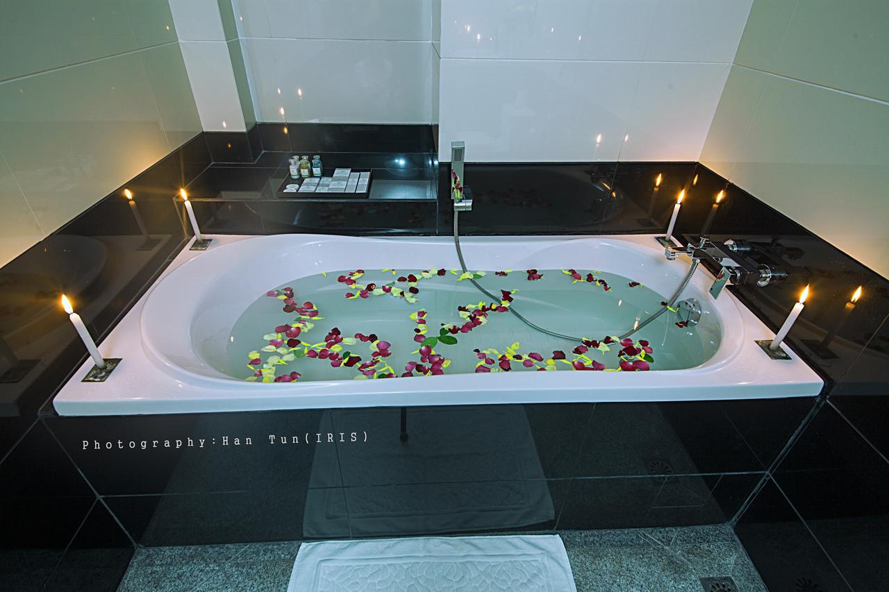 מאולמיין Ngwe Moe Hotel מראה חיצוני תמונה