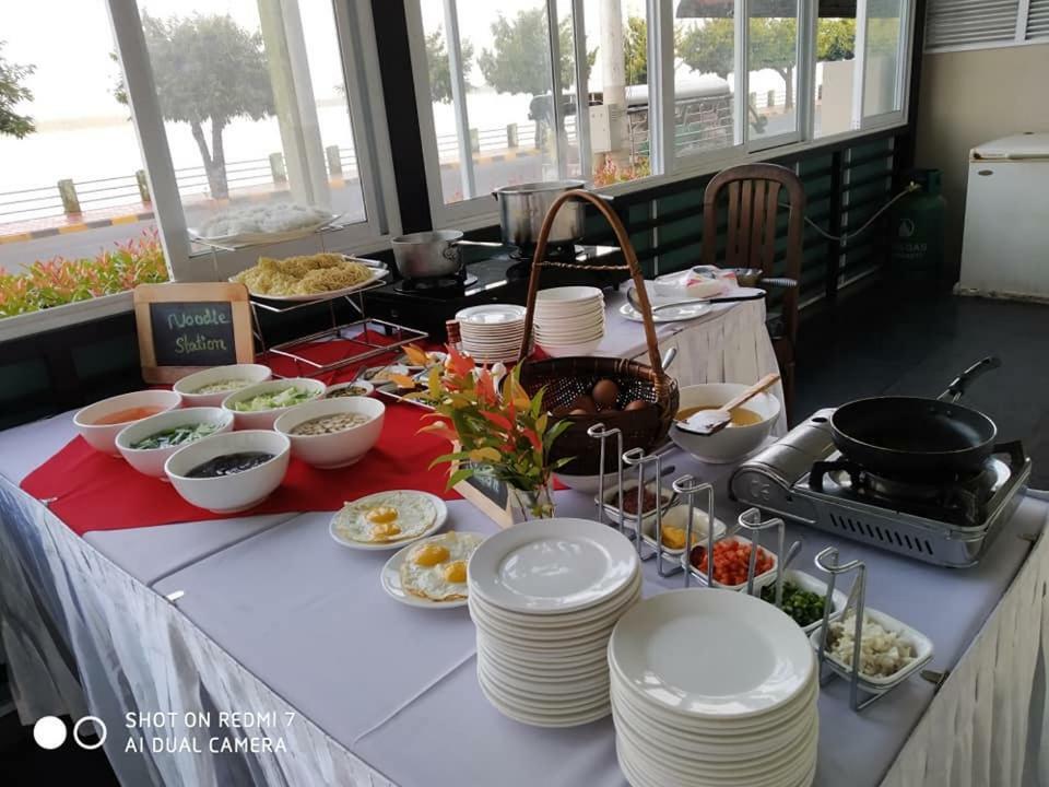 מאולמיין Ngwe Moe Hotel מראה חיצוני תמונה
